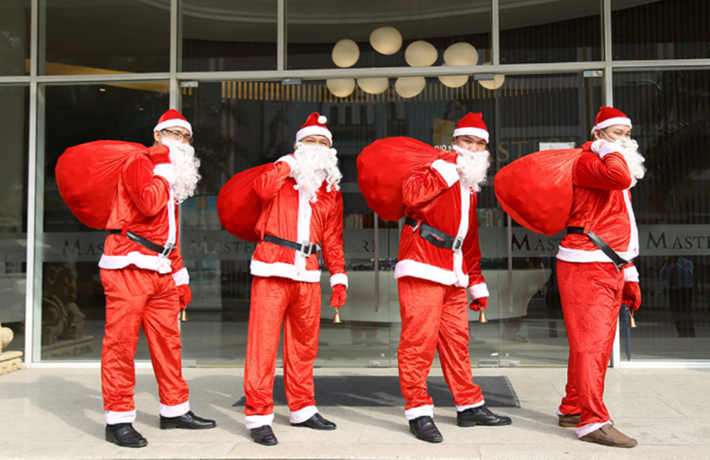 Các “ông già Noel” lên đường phát quà dịp Giáng sinh