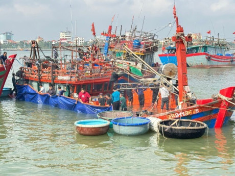 Liên tiếp 2 tàu cá ở Quảng Trị bị chìm trước giờ xuất bến, thiệt hại hàng trăm triệu đồng