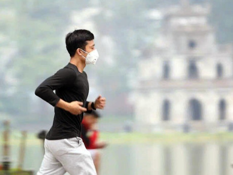 Người Hà Nội đổi lịch tập thể dục để "né bụi"