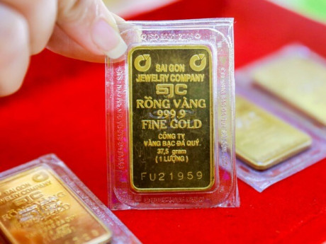 Giá vàng SJC lập kỷ lục mới, hơn 157 triệu đồng/lượng