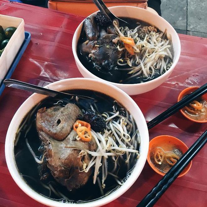 Đặc sản mỳ gà tần Hàng Cót