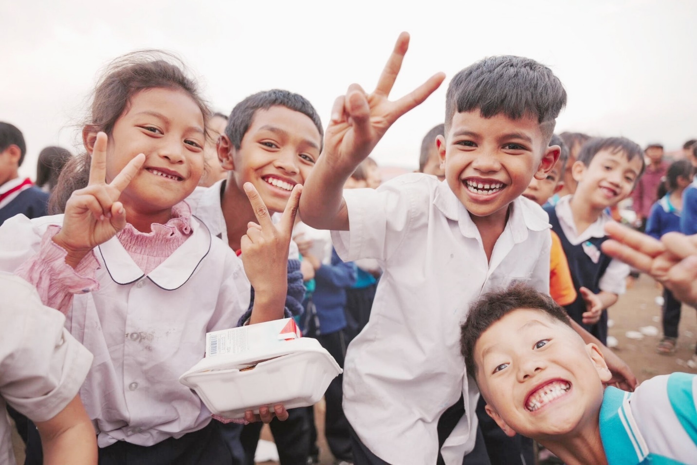 Nụ cười trẻ thơ đã tiếp thêm sức mạnh