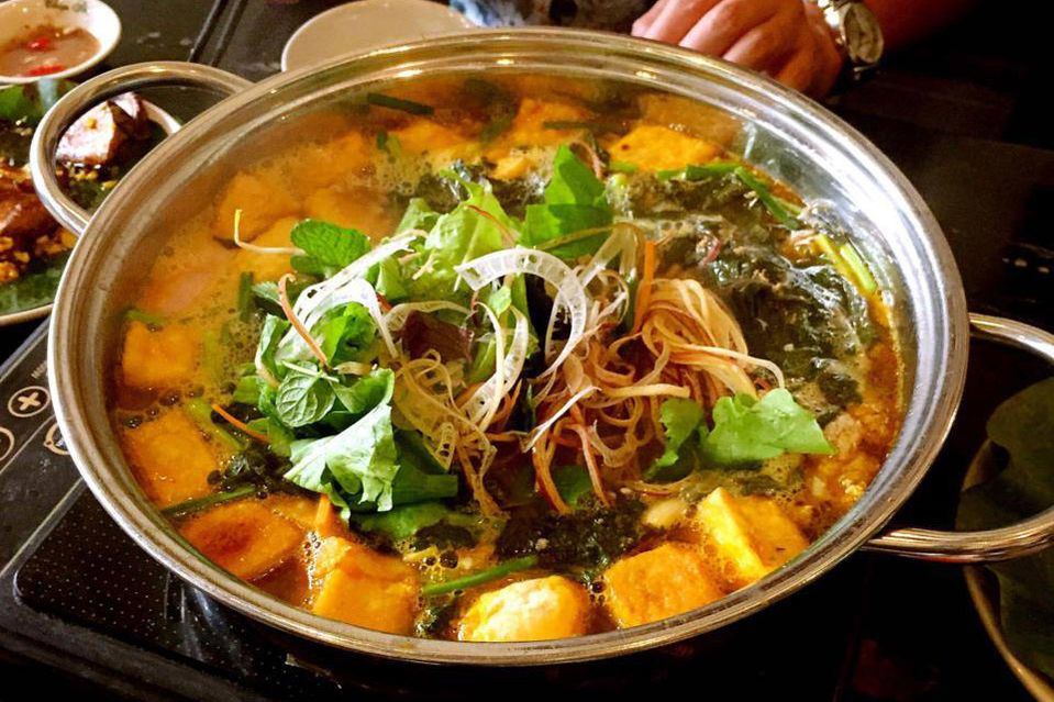 Món lẩu riêu đậm đà hương vị