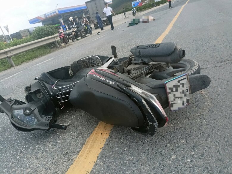 Hiện trường vụ tai nạn giao thông nghiêm trọng làm hai người .tử vong tại Huế. Ảnh: L.T