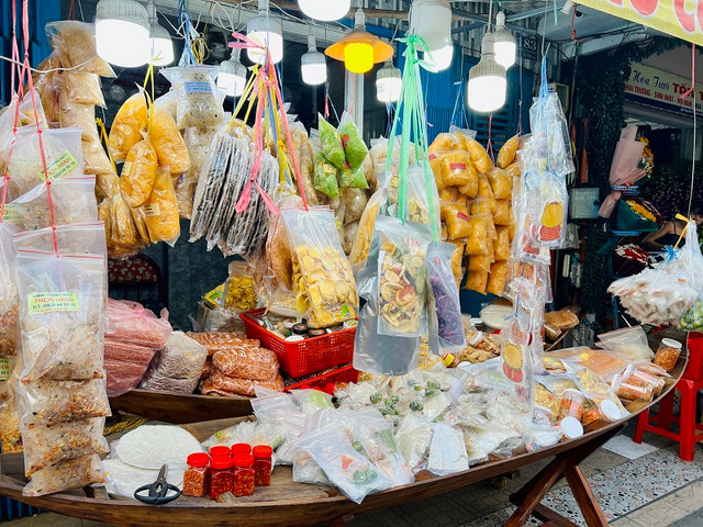 Đặc sản Sài Gòn tại phố ẩm thực Nguyễn Thượng Hiền