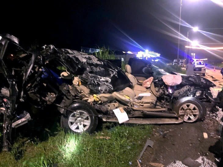 Hậu quả, cả 3 xe bị hư hỏng, riêng xe 76K-78… bị bẹp dúm, biến dạng hoàn toàn.