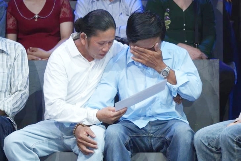 Chú Trung xúc động khi đoàn tụ cùng út Nghiệp