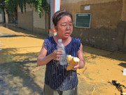 Tin tức - Người dân Thái Nguyên gục khóc: "Lũ cuốn trôi hết tiền và vàng tiết kiệm rồi"