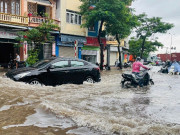 Tin tức - Mưa lớn kéo dài, nhiều tuyến phố ở Hải Phòng bị ngập sâu