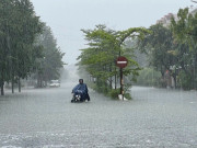 Tin tức - Tin tức 24h: Bão số 12 Fengshen giật cấp 12, miền Trung mưa rất to từ trưa 22-10