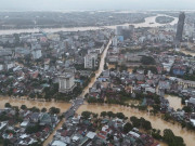 Tin tức - Chuyên gia lý giải vì sao miền Trung đặc biệt mưa lớn, nhiều nơi chìm trong biển nước