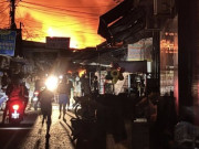 Tin tức - Nhìn đám cháy, nhiều tiểu thương chợ Bình Dương ngã gục trong đêm khuya