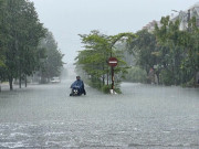 Tin tức - Tin mới nhất về đợt mưa lớn ở Trung Bộ do ảnh hưởng của hoàn lưu bão số 13