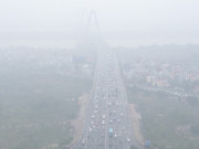 Tin tức - Hà Nội sương giăng kín lối, xe ôtô bật đèn giữa ban ngày