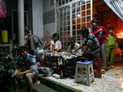 Tin tức - Lũ lịch sử ở Khánh Hòa: "Tờ lịch vẫn dừng ở 20/11, ngày cả nhà không bao giờ quên"