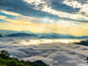 Lifestyle - Theo chân giới trẻ lên Đồn Đèn đón bình minh và săn biển mây tuyệt đẹp