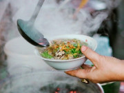 Lifestyle - 6 loại bánh "lên ngôi" trong mùa đông Hà Nội, toàn đặc sản lâu đời càng ăn vỉa hè càng ngon, giá chỉ 10.000 đồng