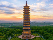 Lifestyle - Có gì bên trong bảo tháp cao nhất châu Á thu hút du khách ở Ninh Bình?