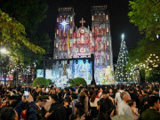 Tin tức - Đông nghịt người đón Giáng sinh