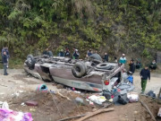 Lật xe chở đoàn từ thiện ở Lào Cai, 9 người tử vong