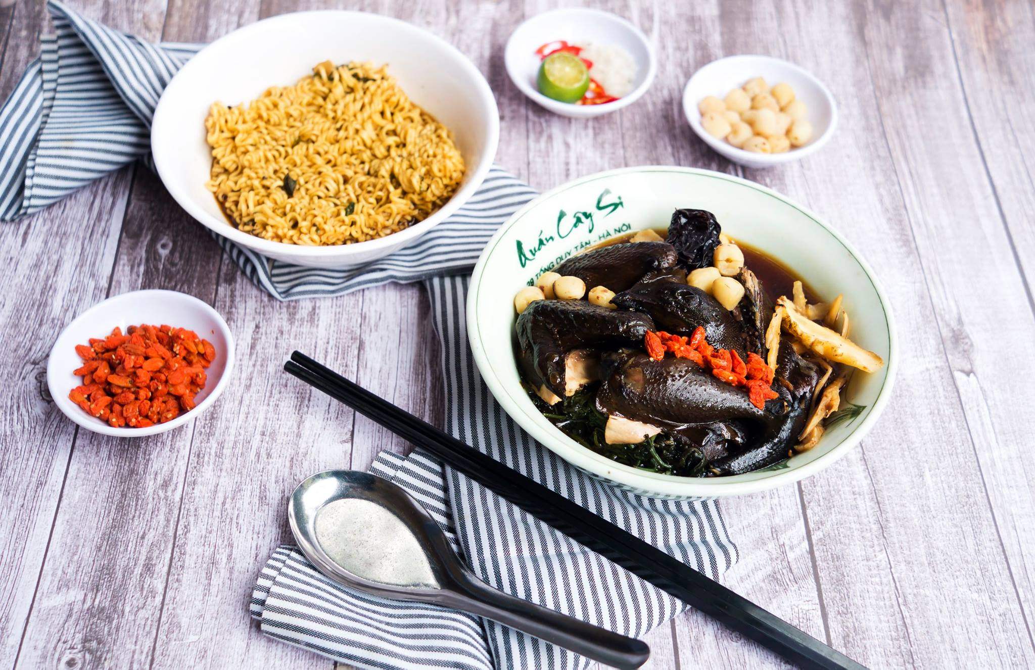 Mỳ gà tần nổi tiếng ở phố ẩm thực