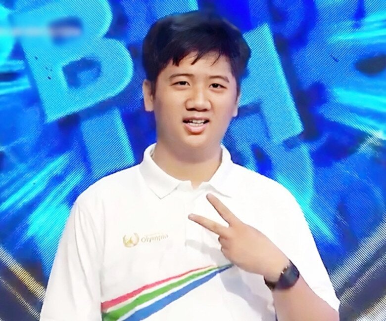 Nguyễn Nhựt Lam mang cầu truyền hình đầu tiên về trường nhà