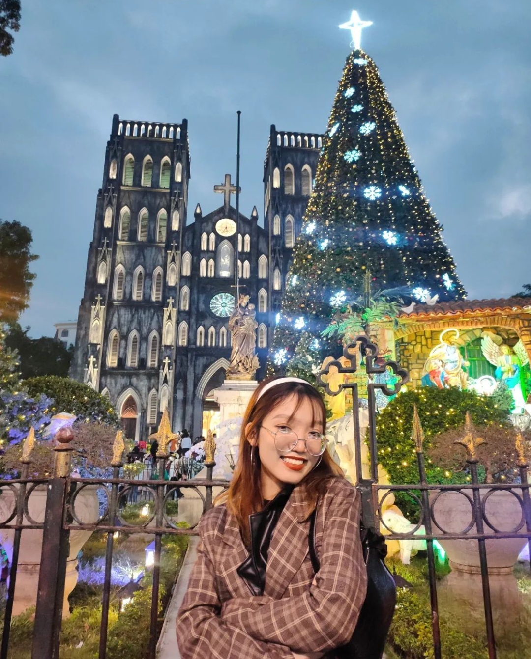 Bỏ Túi Bí Kíp “Ôm Trọn” Mùa Đông Hà Nội, Mách Bạn Những Địa Điểm Check-In Không Thể Bỏ Lỡ Trong Tháng 12 Không Khí Giáng Sinh Đã Ngập Tràn Các Con Phố