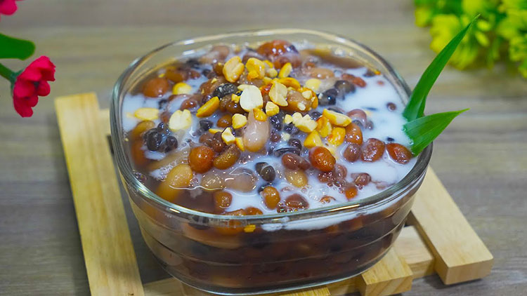 Món chè đậu ngự thập cẩm hấp dẫn