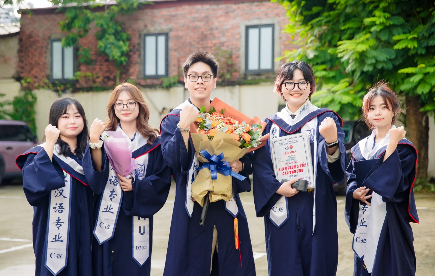 Bên cạnh Yến Nhi luôn có những người đồng hành tin cậy