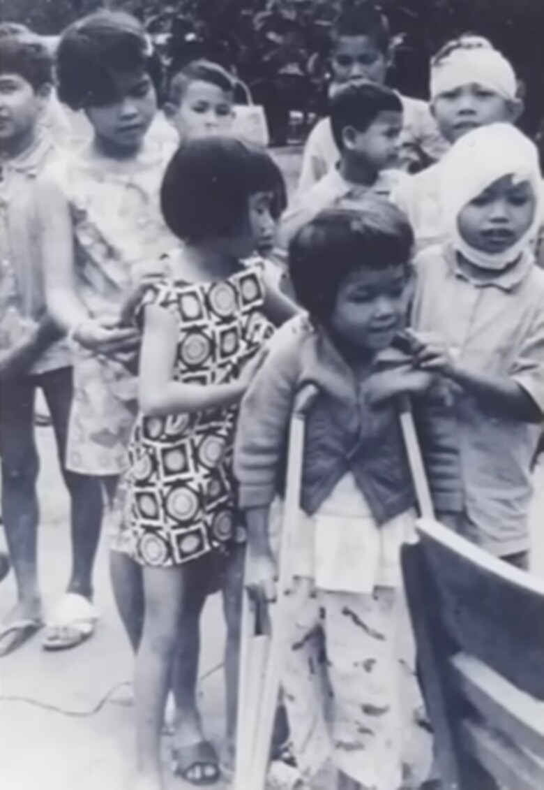 Bức ảnh chụp cô Hương lúc gần 10 tuổi, được đưa vào cô nhi viện