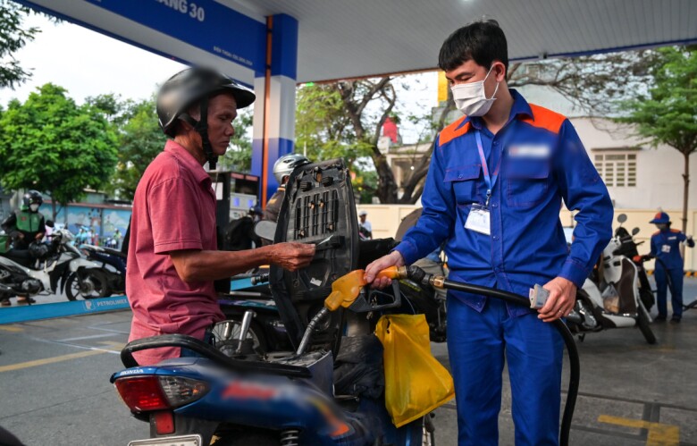 Giá xăng ngày mai có khả năng được điều chỉnh giảm. Ảnh: Nguyễn Huế