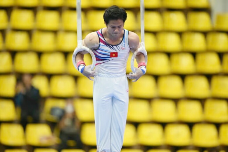 Khánh Phong đã có phần thi tuyệt vời ở nội dung vòng treo