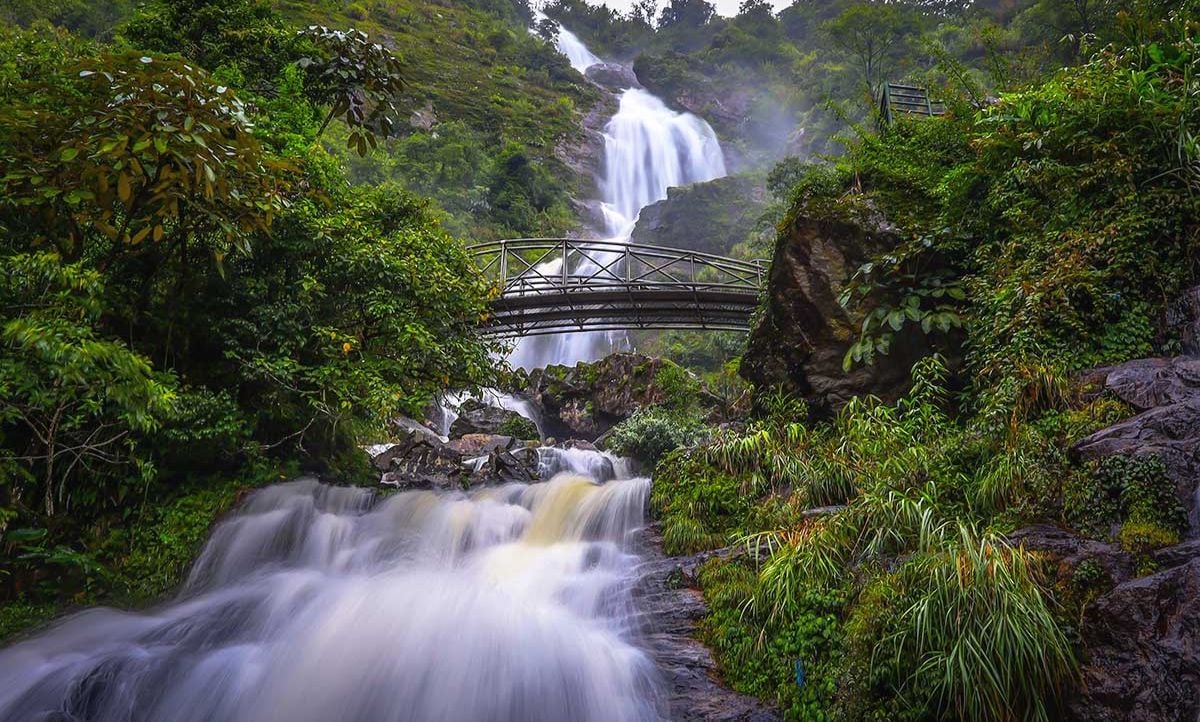 Thác Bạc Trong Lành