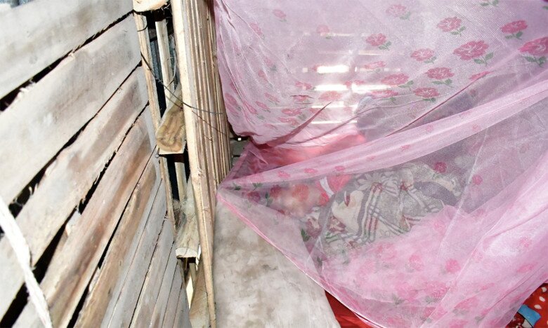 Khu vực vách ngăn nghi là nơi bé trai rơi xuống kênh đã được chính quyền địa phương gia cố nhằm đảm bảo an toàn. Ảnh: Bảo Trân