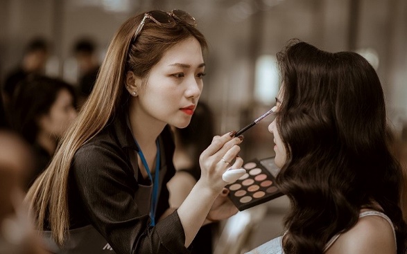 Chuyên viên trang điểm là một nghề hot