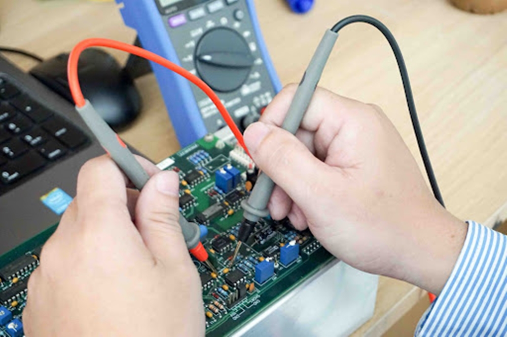 Thợ sửa chữa đồ điện tử có thu nhập tốt