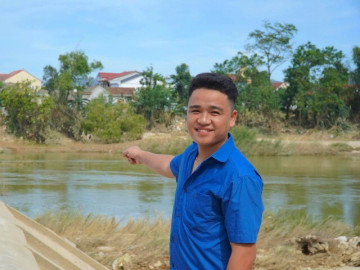 Chàng trai liều mình cứu cháu bé giữa dòng lũ: Nếu sợ thì ai sẽ cứu người đây...