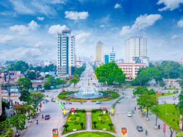 Tỉnh nào là quê hương của vua Lý Bí, vị Hoàng đế đầu tiên ở nước ta, có cả hồ tự nhiên lớn nhất Việt Nam?