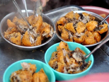 Ở Hà Nội có một món ăn vặt ấm lòng ngày mưa lạnh, mách bạn 6 địa chỉ ngon bổ rẻ chỉ 3.000 đồng