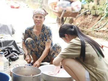 Cô lập giữa biển nước, người dân Bắc Ninh thổi cơm chung vượt qua lũ lịch sử
