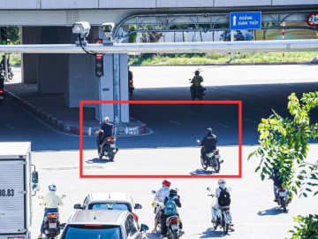Mắt thần AI giăng khắp đường phố Hà Nội, người đi xe máy vẫn vô tư vượt đèn đỏ
