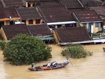 Mưa lũ lịch sử ở miền Trung khiến 35 người chết, mất tích, đợt mưa mới có thể lên tới 700 mm