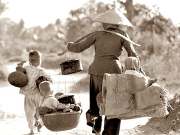 Mẹ nghèo nuốt nước mắt trao con cho người khác, 28 năm sau, đứa bé ngày ấy tìm về để nói lời cảm ơn 