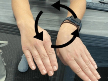 5 bài tập đơn giản giảm đau ngón tay, cổ tay do sử dụng điện thoại di động