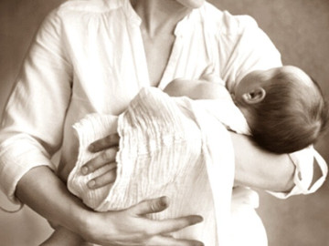 Trót dại mang bầu, mẹ khờ đành cho con đi, 29 năm sau xảy ra chuyện không ngờ 