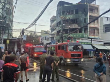 CLIP: Cháy lớn sát chợ Đầm Nha Trang