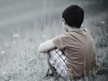 Cha mẹ ly hôn, cậu bé 8 tuổi bỏ nhà đi vì nghĩ chẳng ai thương mình, 37 năm sau hối hận tìm về