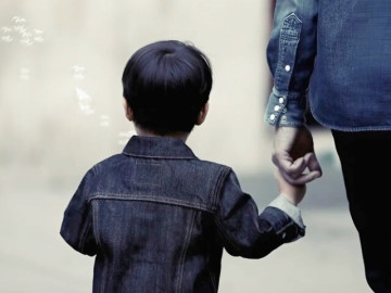 Biết cha đã có vợ, mẹ đành ôm con bỏ đi, 50 năm sau là cuộc hội ngộ không ngờ của hai người phụ nữ 