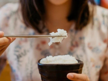 Chuyên gia hướng dẫn cách ăn cơm nguội giúp giảm cân và ổn định đường huyết