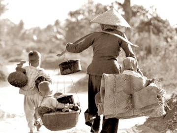 Nhà nghèo mẹ đành gửi bé út nhờ nuôi, 30 năm sau nghẹn ngào nói lời xin lỗi trong ngày hội ngộ